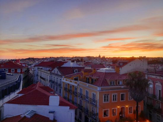 Lissabons Häusermeer Lissabon im Sonnenuntergang
